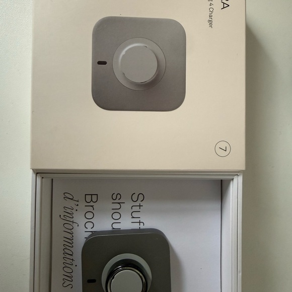 Oura Ring Gen 4 in Black — size 7 with charger